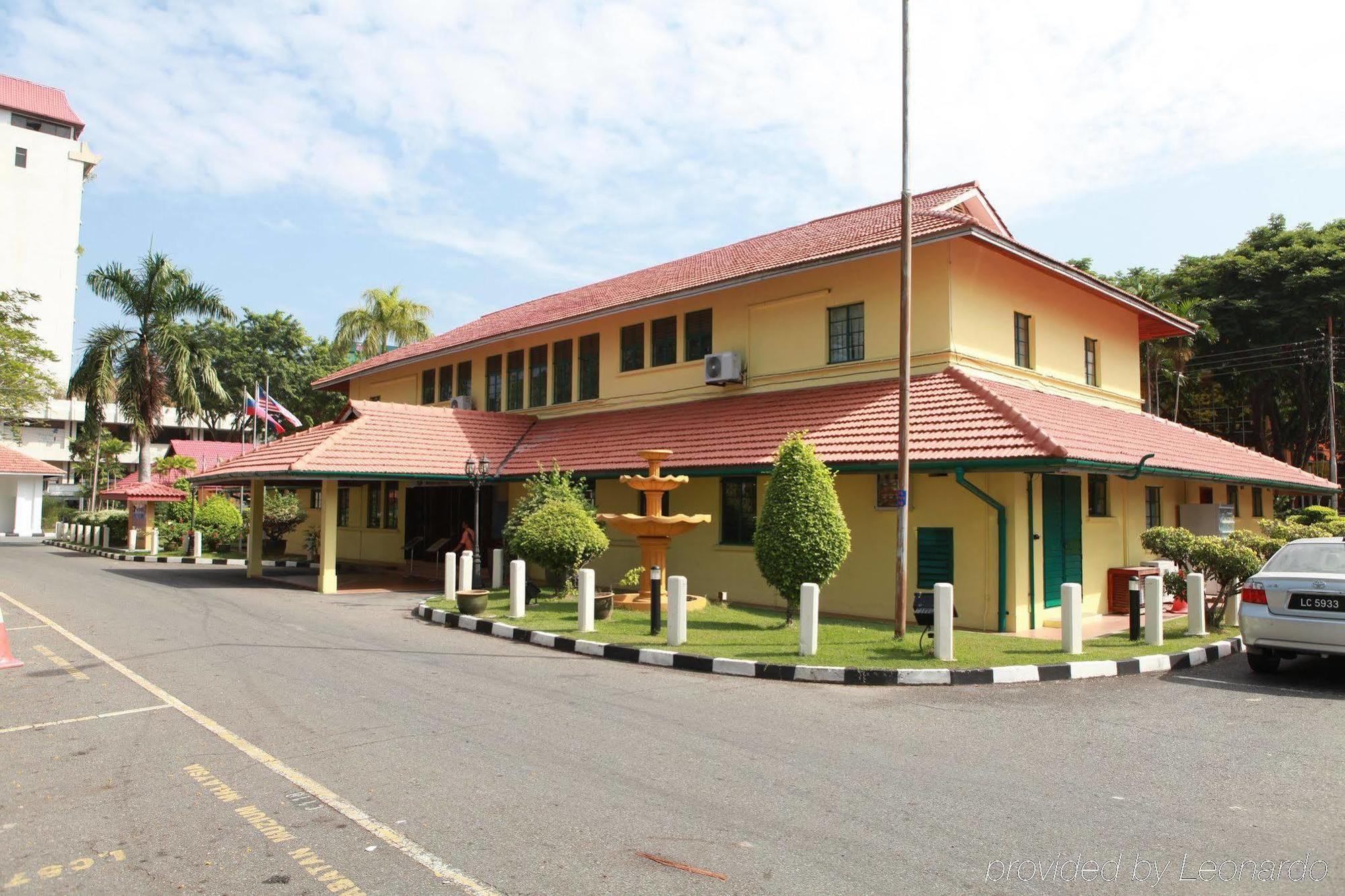 Dorsett Grand Labuan Hotel Buitenkant foto