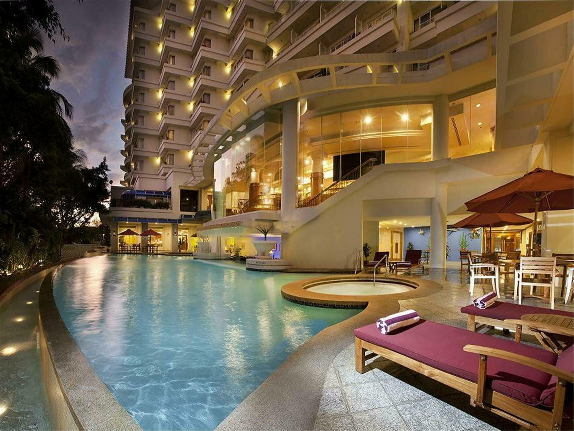 Dorsett Grand Labuan Hotel Buitenkant foto