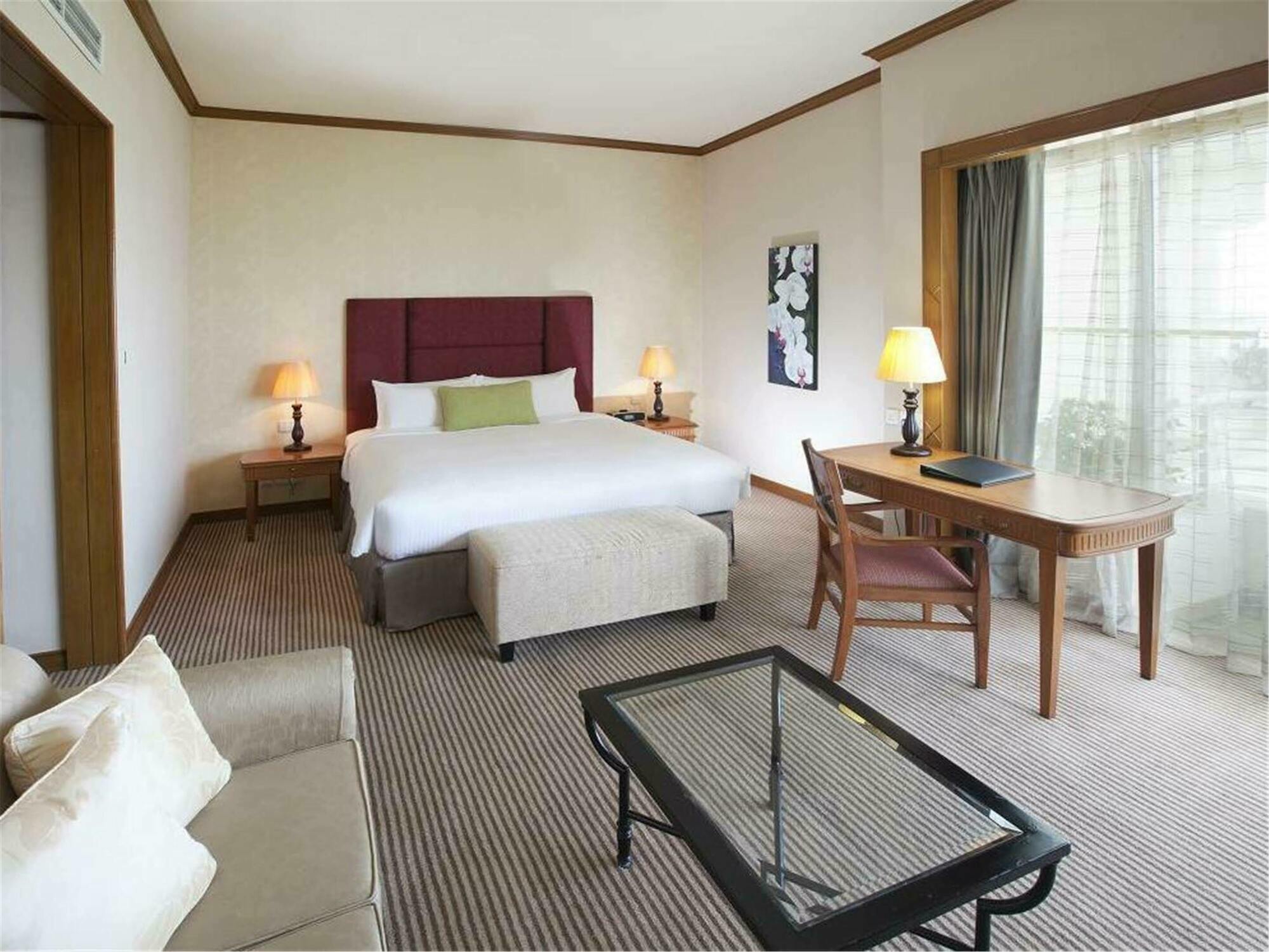 Dorsett Grand Labuan Hotel Buitenkant foto